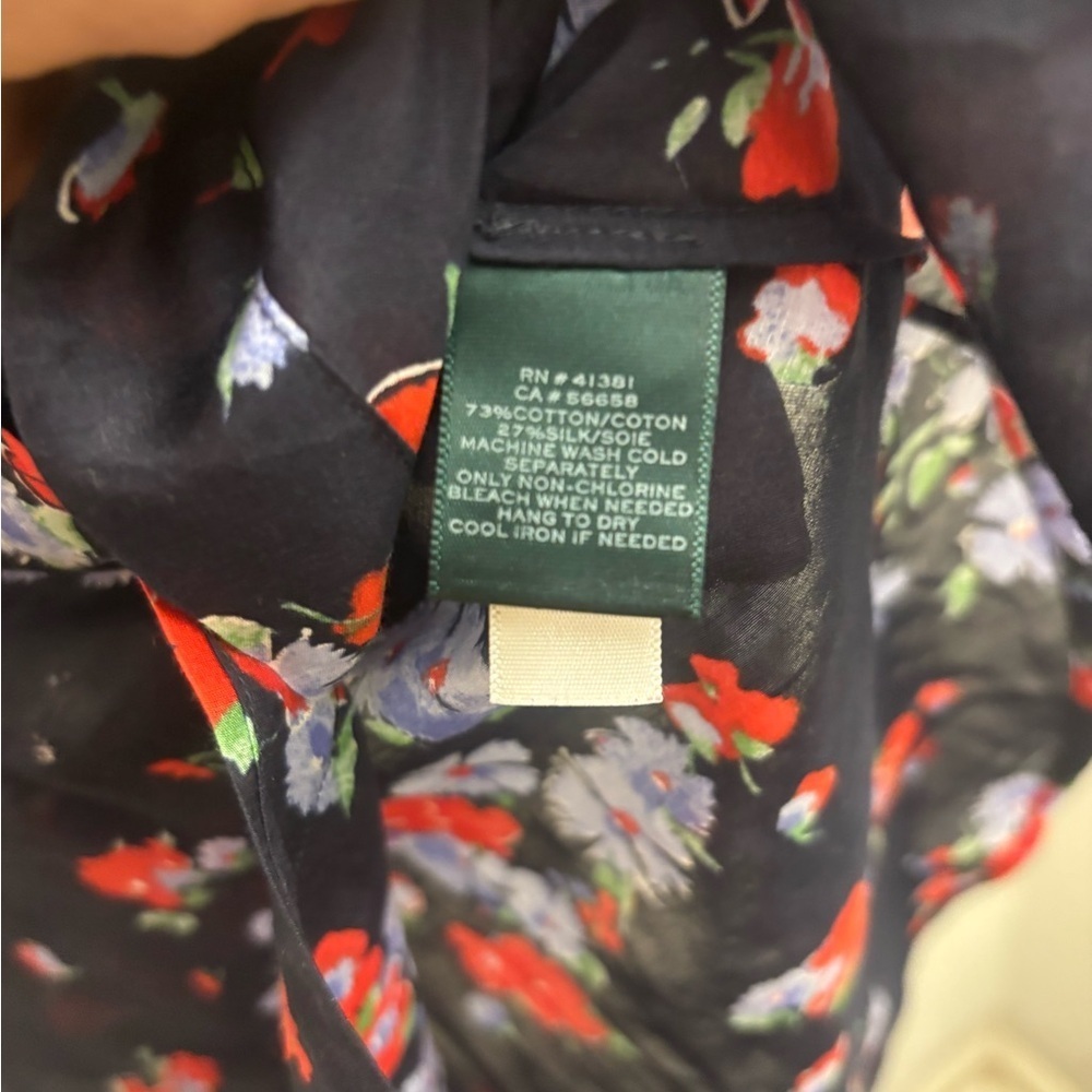 Ralph Lauren Silk Blend Floral Blouse - Like New - Size S - Picture 4 of 4